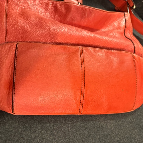 Vintage Etienne Aigner large coral Leather Shoulder Bag, snap closure - Picture 10 of 14